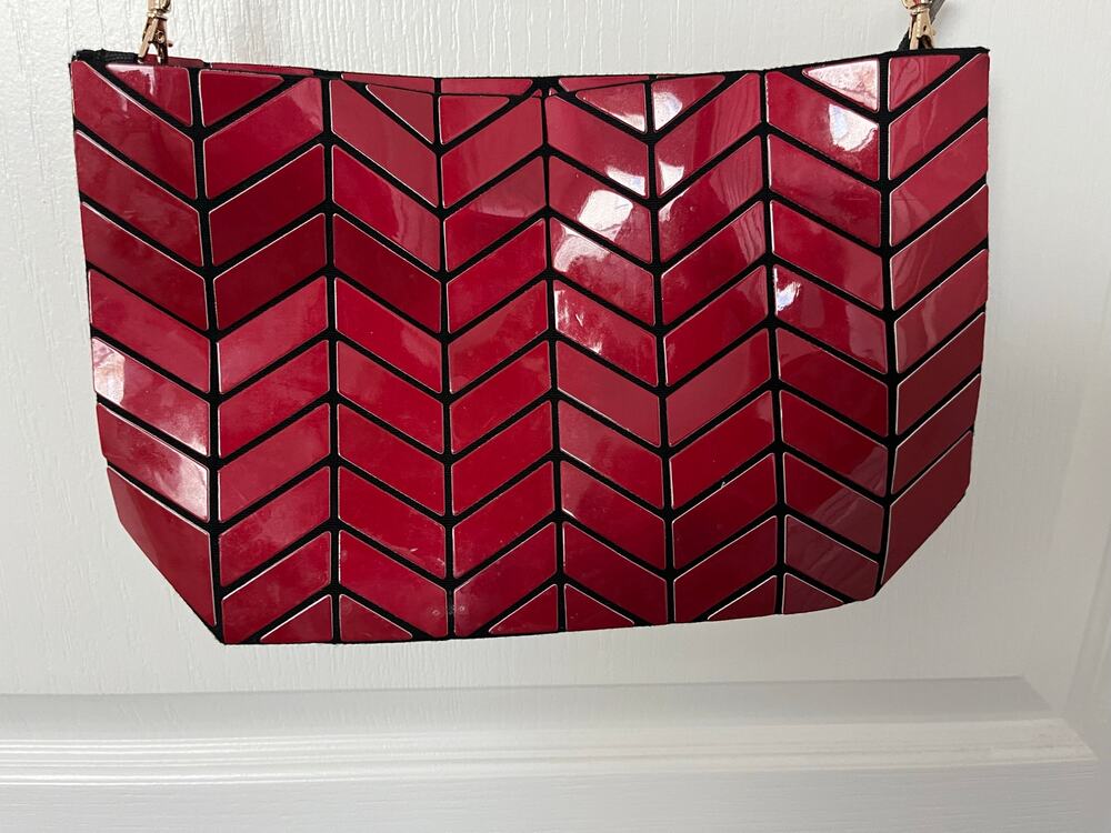 Emilio Pepe Italy Red Chevron Handbag Gold Chain Strap Statement Purse